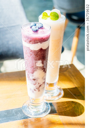Blueberry smoothies with yogurt Blueberry smoothies with yogurt 36759632
