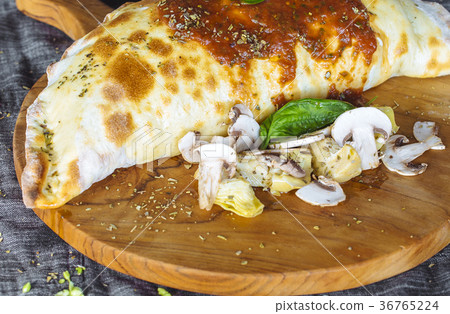 Calzone pizza Calzone pizza 36765224