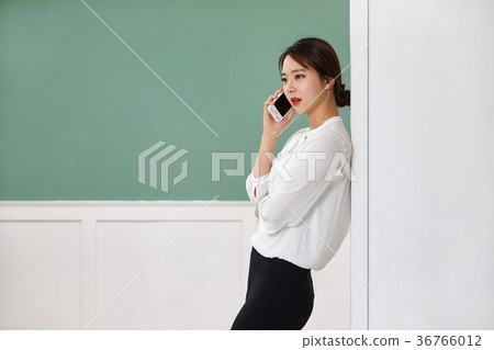 20 women in the living room calling 20 women in the living room calling 36766012