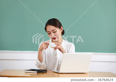 20-carer woman working at home, woman 20-carer woman working at home, woman 36768624