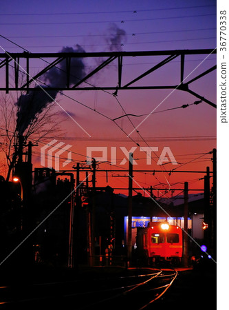 雲南火車和黃昏 36770338