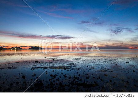Beautiful sunrise at the beach Beautiful sunrise at the beach 36770832