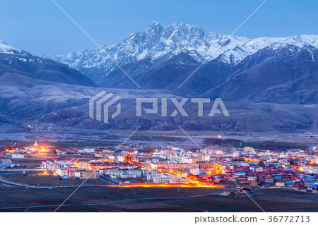 Beautiful landscape snow mountain Beautiful landscape snow mountain 36772713