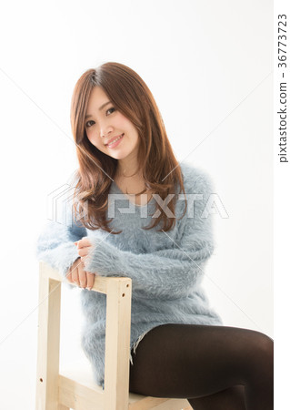 Woman sitting on chair 36773723