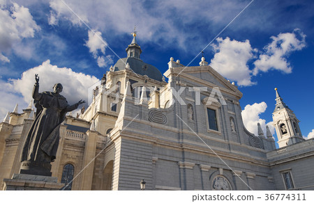 Catholic cathedral in Madrid 36774311