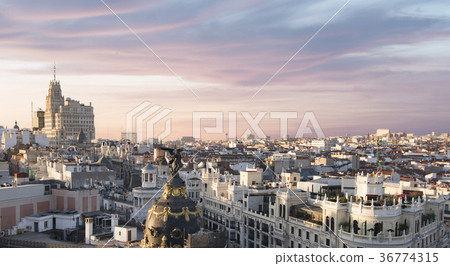 Madrid cityscape 36774315