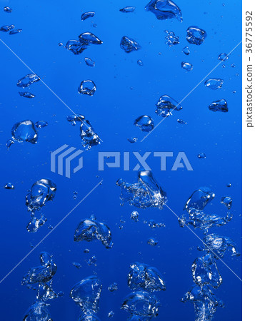 Underwater bubbles 36775592