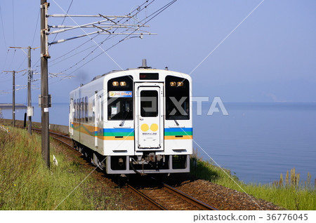 Hijiri Orange Railway Rapid：Super Orange-一輛單車列車在西九州海岸上行駛 -  36776045