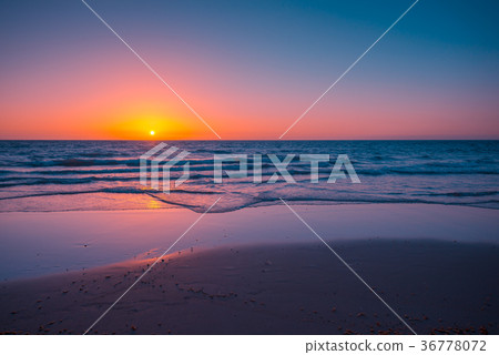Beautiful sunset at Glenelg beach Beautiful sunset at Glenelg beach 36778072