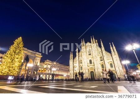 Milan Duomo square 36779071