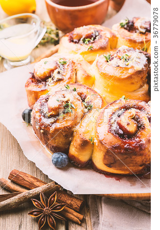 Homemade delicious cinnamon rolls Homemade delicious cinnamon rolls 36779078