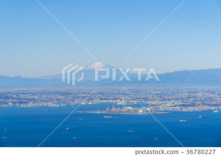 富士山鳥瞰圖從東京灣上的 36780227