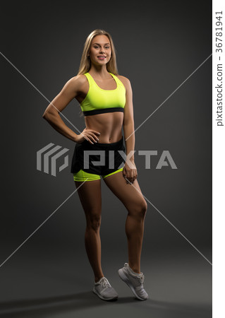Sexy young fitness female model full-length shot Sexy young fitness female model full-length shot 36781941