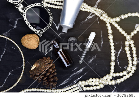 Cosmetic bottle containers with luxury 36782693