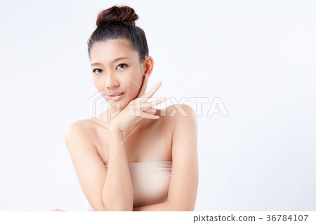 Beautiful woman on isolated White background 36784107