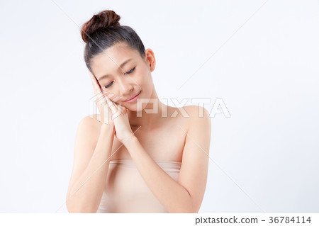 Beautiful woman on isolated White background 36784114