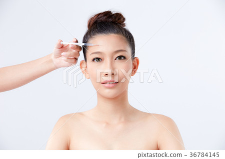 Beautiful woman on isolated White background 36784145