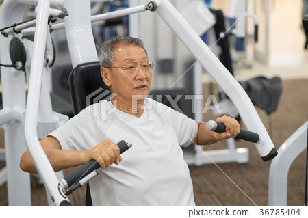 健身房高級活躍肌肉訓練 36785404