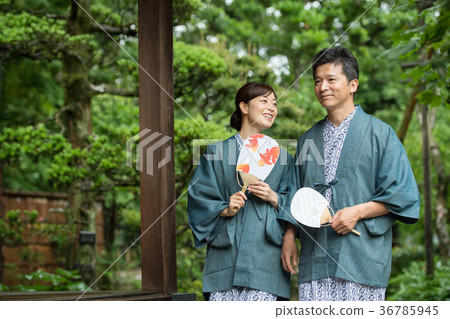 Yukata hot spring Middle couple garden Japanese style image Yukata hot spring Middle couple garden Japanese style image 36785945