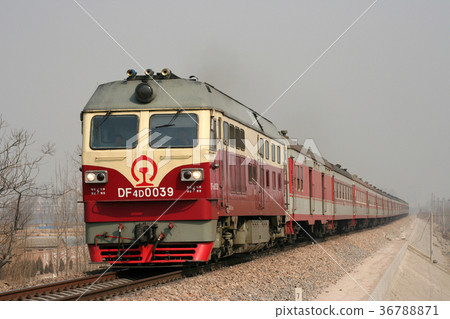 DF4D檢查的大型旅客列車。 2006年3月3日 36788871