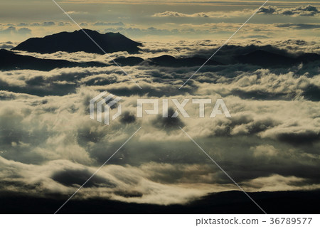 從富士山Satsuguchi山的雲海第五 從富士山Satsuguchi山的雲海第五 36789577