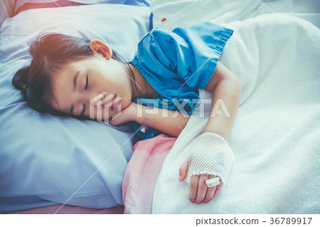Illness asian child admitted with saline iv drip. Illness asian child admitted with saline iv drip. 36789917