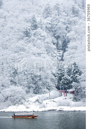 Spectacular midwinter scenery: Shiraito Falls and boat ride down the Mogami River, Yamagata Prefecture 36789969