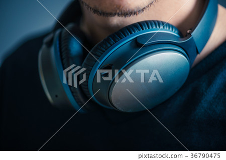 Man with headphones 36790475