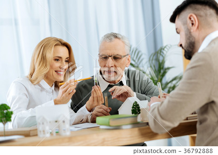 Adorable woman smiling when pointing to the test Adorable woman smiling when pointing to the test 36792888