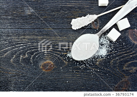 Sugar white in spoon on black board top Sugar white in spoon on black board top 36793174