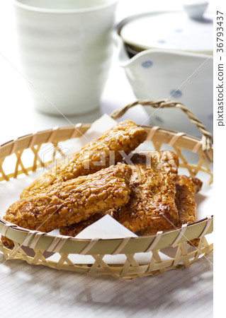 Rice cracker and tea 3 36793437