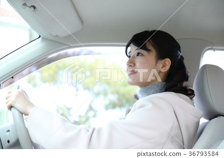 開車的女孩 36793584
