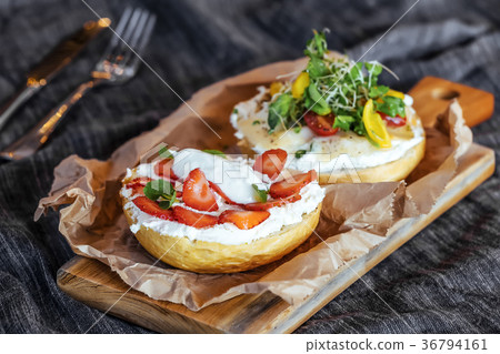 Delicious vegetarian sandwich 36794161