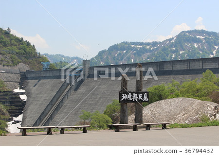 Okutami lake in spring (Okutadomi dam) Okutami lake in spring (Okutadomi dam) 36794432