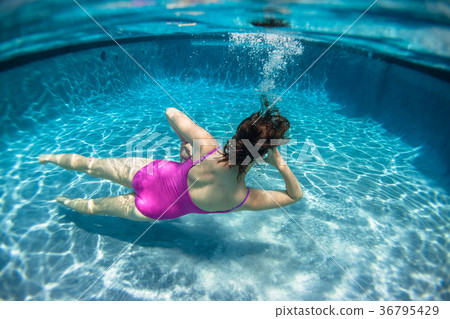 Girl Swimming Pool Underwater Back Unidentified Girl Swimming Pool Underwater Back Unidentified 36795429
