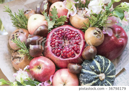 Bouquet of fresh fruits and vegetables Bouquet of fresh fruits and vegetables 36798179