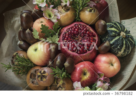 Bouquet of fresh fruits and vegetables 36798182