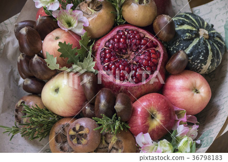 Bouquet of fresh fruits and vegetables 36798183