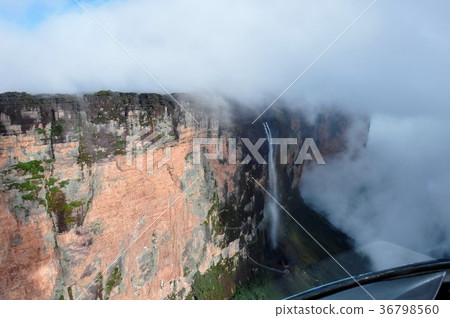 Waterfall falling from Roraima Mountain, Guiana Highlands 36798560