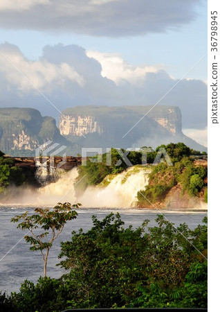 Guiana Highlands, Canaima Lake, Gorondorina Waterfall 36798945