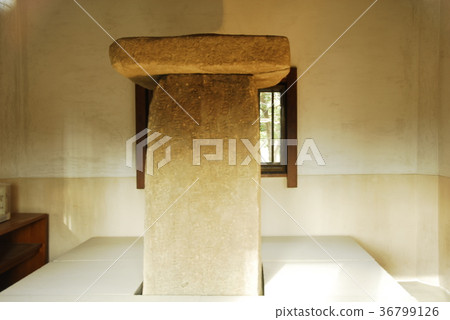 Ueno San Monument "Tako" 36799126