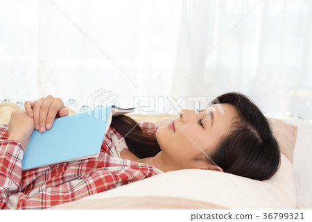 睡覺的女人 睡覺的女人 36799321