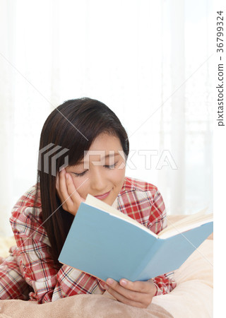 讀一本書的女人 讀一本書的女人 36799324
