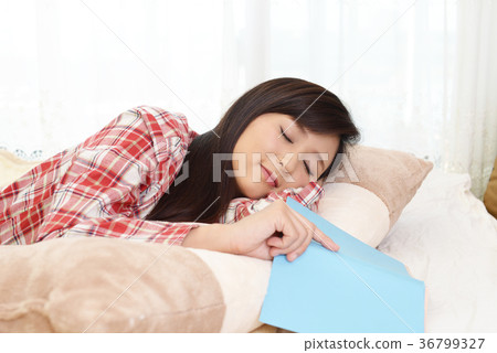 睡覺的女人 睡覺的女人 36799327