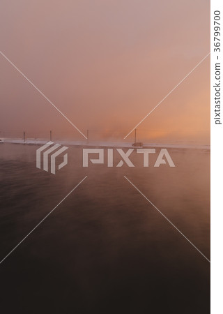 頭髮風暴出來的海 36799700