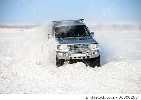 Classic SUV moving in deep snow Classic SUV moving in deep snow 36800268