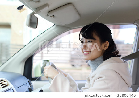 Girl driving 36800449