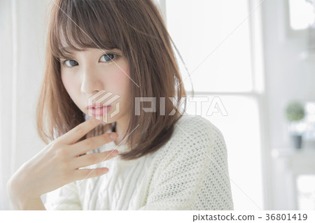 Straight Bob style woman 36801419