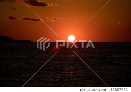 Daruma sunset 36807631