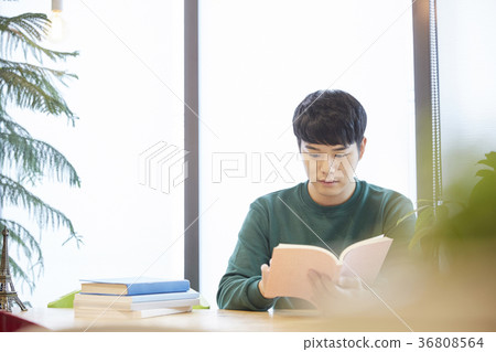 Young man, college student, life 36808564